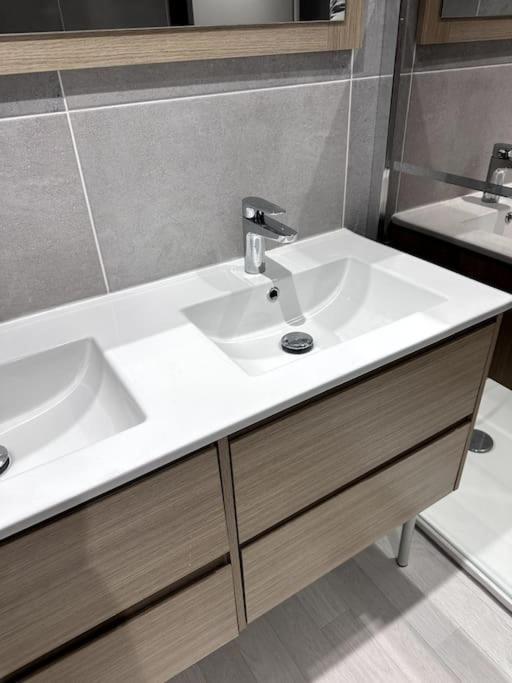 Appartement T4 En Hyper-Centre Bourgoin-Jallieu Exteriör bild