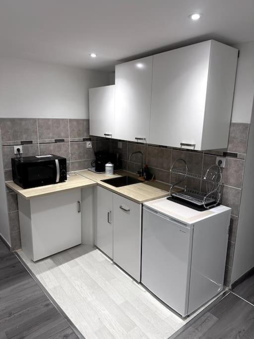 Appartement T4 En Hyper-Centre Bourgoin-Jallieu Exteriör bild