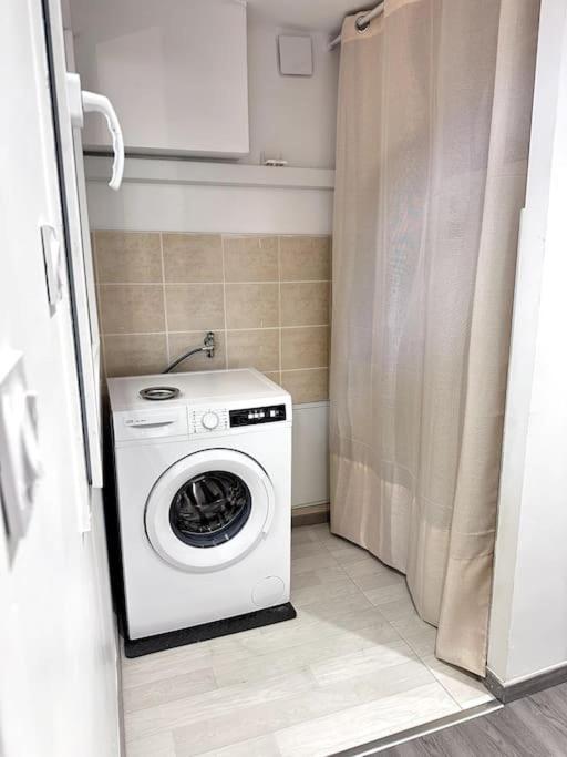 Appartement T4 En Hyper-Centre Bourgoin-Jallieu Exteriör bild